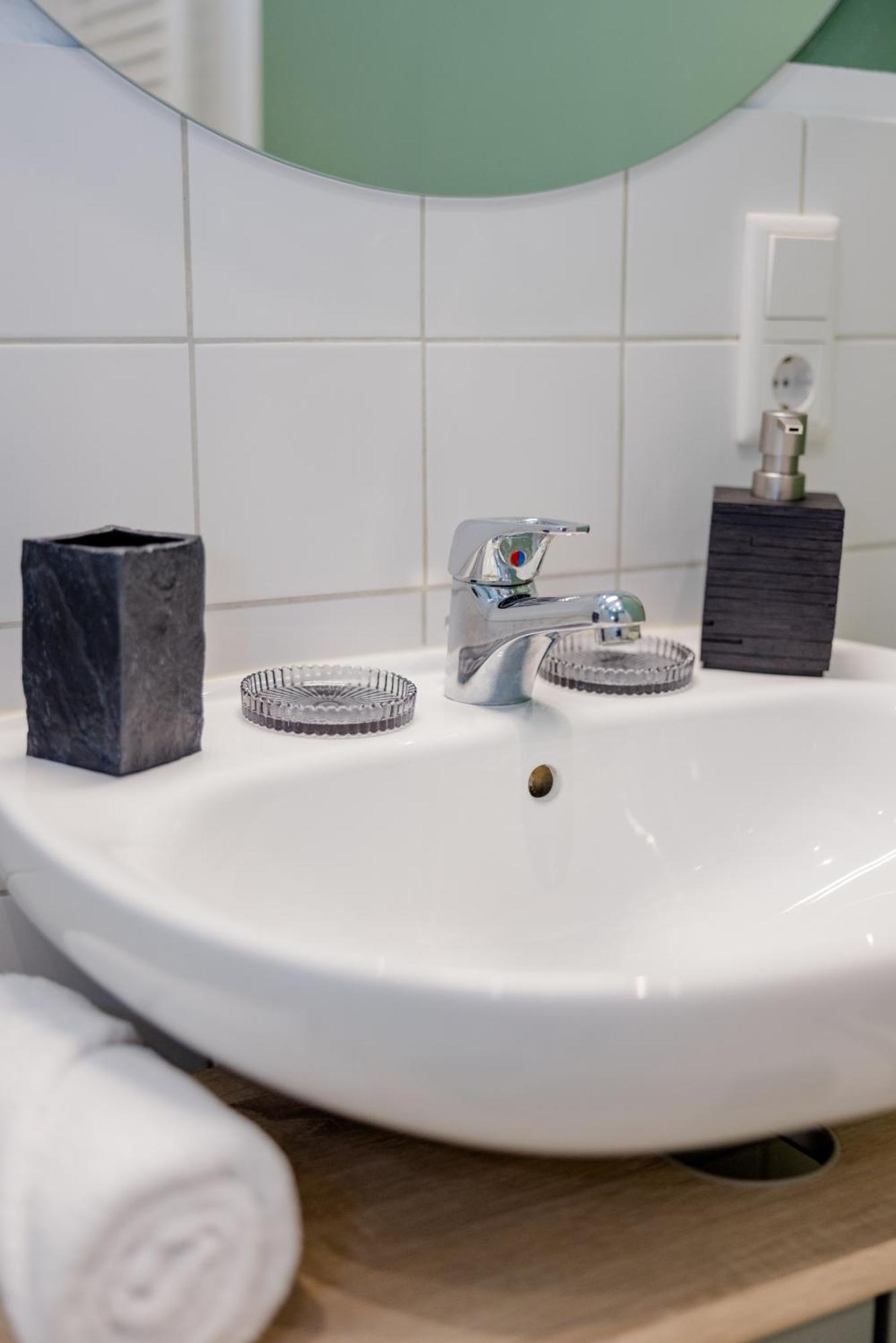 Lumen Homes - Altstadt-Studio Direkt Im Zentrum, Kueche, Netflix, Oeffentlicher Parkplatz Ums Eck 잉골슈타트 외부 사진